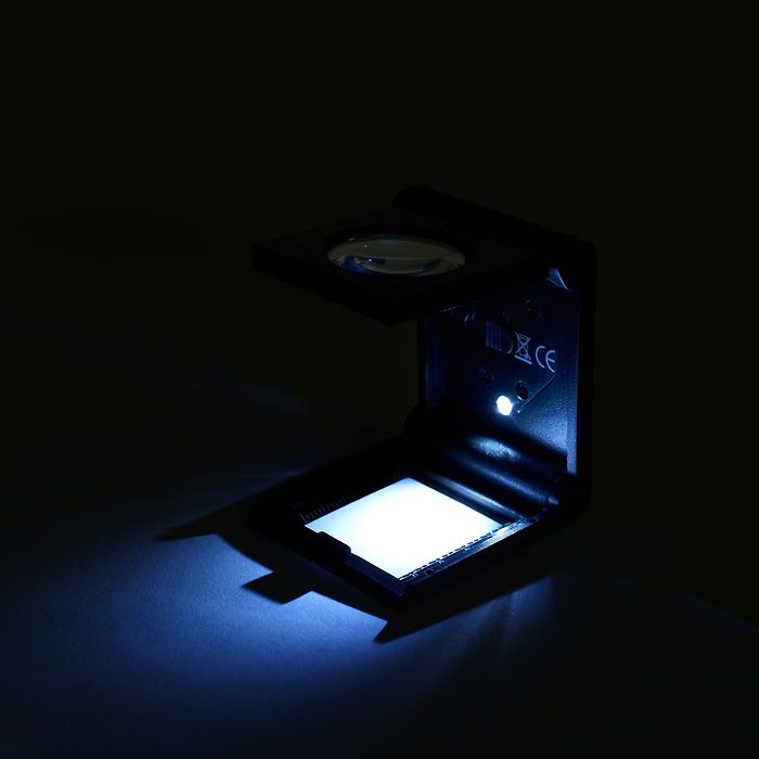 Folding Magnifier with LED Light, 5x magnification